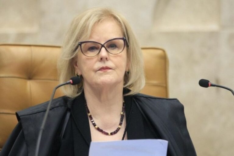 “O Orçamento Secreto é incompatível com a Constituição”, diz Rosa Weber ao votar pela inconstitucionalidade “O Orçamento Secreto é incompatível com a Constituição”, diz Rosa Weber ao votar pela inconstitucionalidade