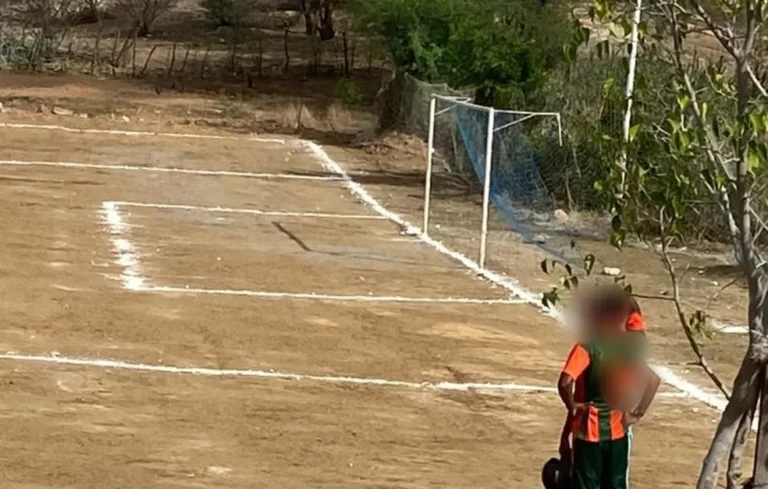 Três pessoas morrem e uma fica ferida em ataque a tiros após partida de futebol no RN Três pessoas morrem e uma fica ferida em ataque a tiros após partida de futebol no RN