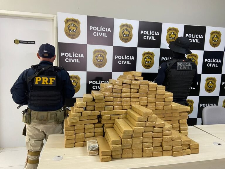 Polícia apreende mais de 130kg de maconha e prendem dois suspeitos em Parnamirim Polícia apreende mais de 130kg de maconha e prendem dois suspeitos em Parnamirim