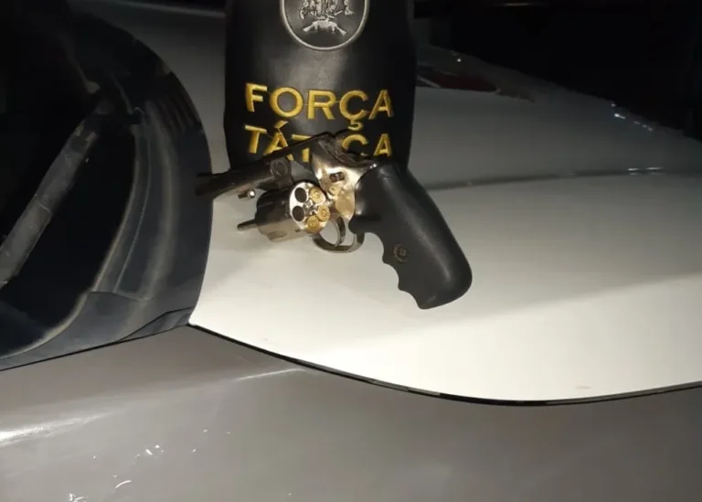 Homem com tornozeleira eletrônica troca tiros com a PM, é baleado e acaba preso em Parnamirim Homem com tornozeleira eletrônica troca tiros com a PM, é baleado e acaba preso em Parnamirim