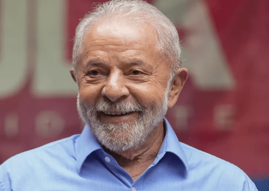 Lula exalta governo e Flávio busca voto feminino na estreia da propaganda na TV