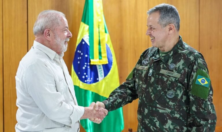 Governo federal anuncia troca no Comando do Exército Governo federal anuncia troca no Comando do Exército