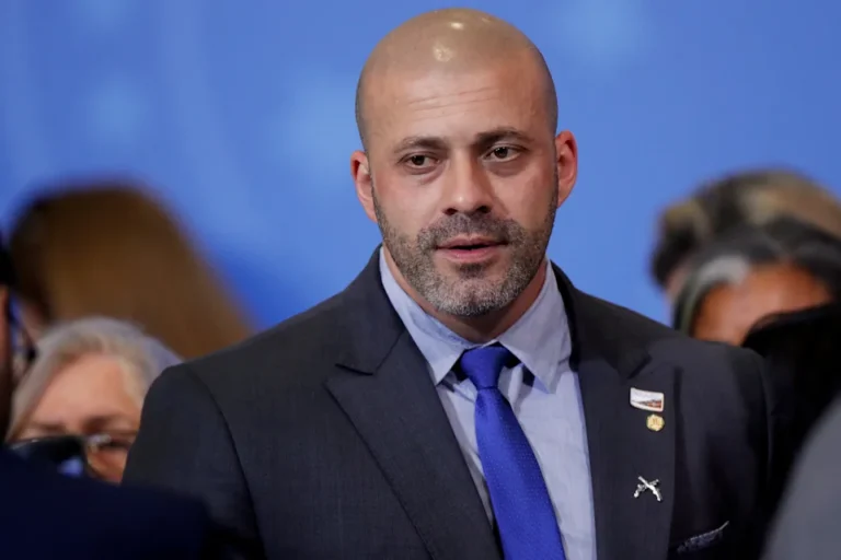 Bolsonarista Daniel Silveira é preso no RJ um dia após perder mandato de deputado Bolsonarista Daniel Silveira é preso no RJ um dia após perder mandato de deputado