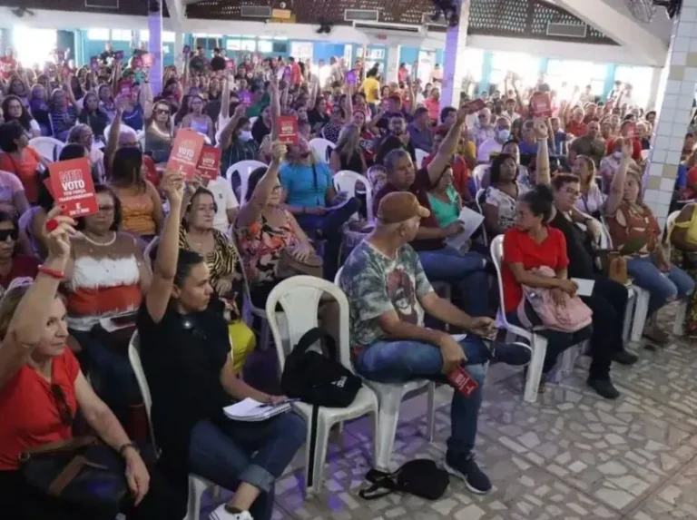 Professores do Estado decidem encerrar greve após 36 dias de paralisação