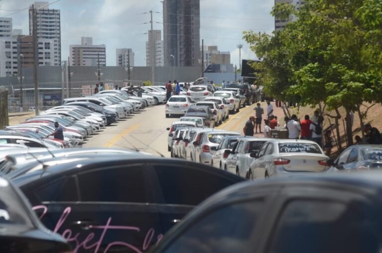 Motoristas de aplicativos anunciam paralisação nesta segunda-feira Motoristas de aplicativos anunciam paralisação nesta segunda-feira