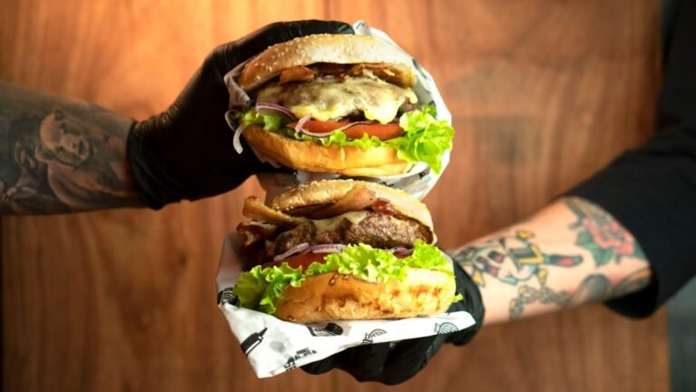 La Brasa Burger: Hamburgueria “monstruosa” chega a Natal nesta sexta-feira (12) La Brasa Burger: Hamburgueria “monstruosa” chega a Natal nesta sexta-feira (12)