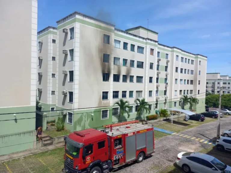 Incêndio atinge apartamento em Nova Parnamirim