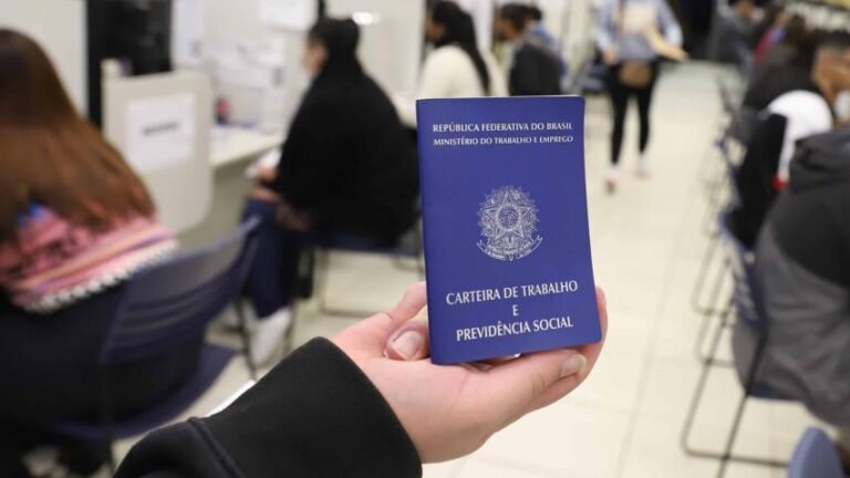 Desemprego volta a subir em janeiro e atinge 8,3 milhões de brasileiros Desemprego volta a subir em janeiro e atinge 8,3 milhões de brasileiros
