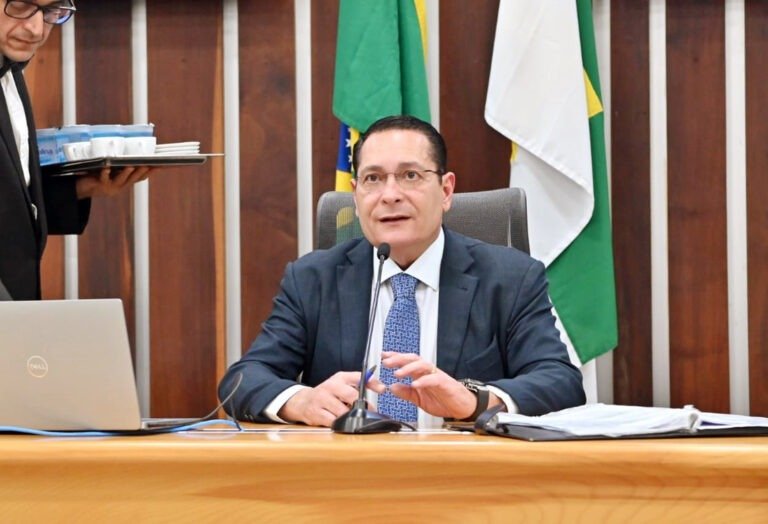 “Styvenson terá que se curvar às definições do PSDB na Assembleia”, diz líder do PT “Styvenson terá que se curvar às definições do PSDB na Assembleia”, diz líder do PT