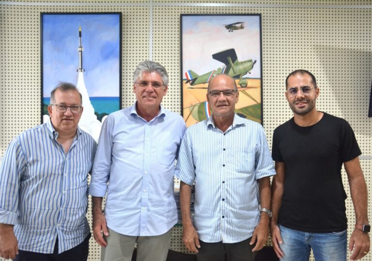 Prefeito e empresários discutem instalação de novo Atacarejo no município Prefeito e empresários discutem instalação de novo Atacarejo no município