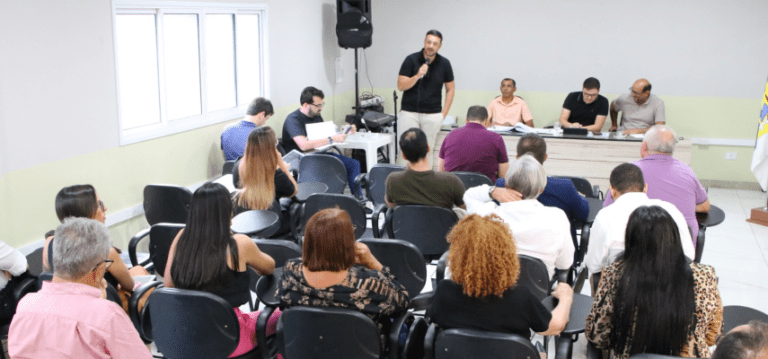 Comissão de Finanças reúne representantes de secretarias municipais para debater orçamento Comissão de Finanças reúne representantes de secretarias municipais para debater orçamento