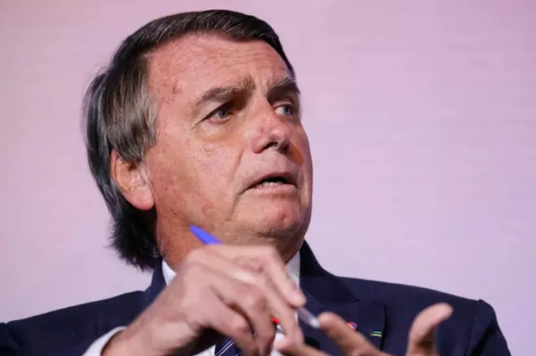 Moraes dá 48h para Bolsonaro explicar estadia na embaixada da Hungria Moraes dá 48h para Bolsonaro explicar estadia na embaixada da Hungria
