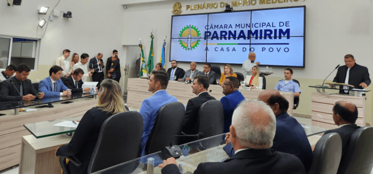 Prefeito Rosano Taveira faz leitura da mensagem anual na Câmara Municipal e inicia ano legislativo Prefeito Rosano Taveira faz leitura da mensagem anual na Câmara Municipal e inicia ano legislativo