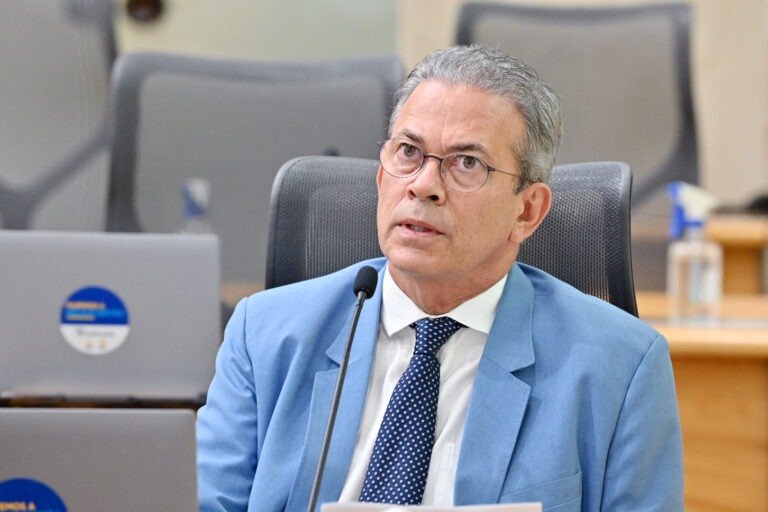Hermano Morais destaca início da recuperação de via de acesso à praia de Pipa Hermano Morais destaca início da recuperação de via de acesso à praia de Pipa