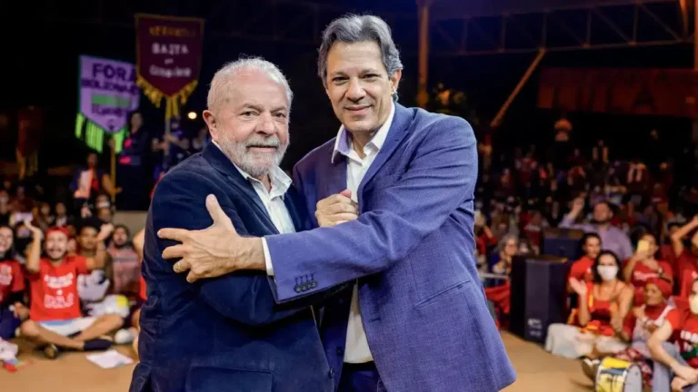Haddad anuncia isenção de Imposto de Renda para quem ganha até R$ 5 mil Haddad anuncia isenção de Imposto de Renda para quem ganha até R$ 5 mil