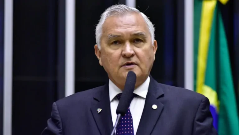 General Girão é condenado a pagar R$ 2 milhões por incentivar atos antidemocráticos General Girão é condenado a pagar R$ 2 milhões por incentivar atos antidemocráticos