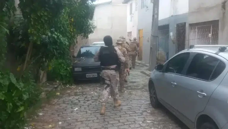 Operação prende advogado e investiga policiais penais por facilitarem entrada de celulares em presídio do RN Operação prende advogado e investiga policiais penais por facilitarem entrada de celulares em presídio do RN