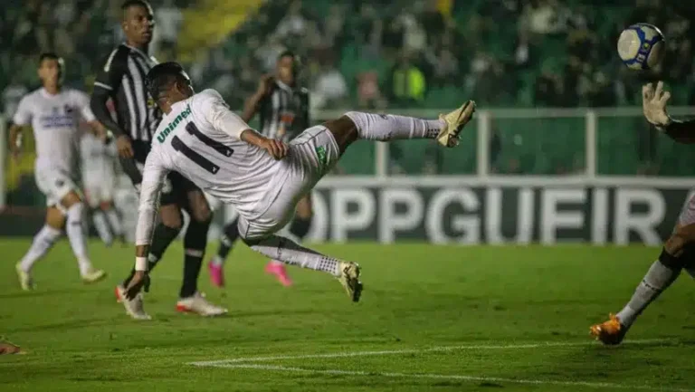 ABC empata com Figueirense e alcança 10ª posição na Série C ABC empata com Figueirense e alcança 10ª posição na Série C