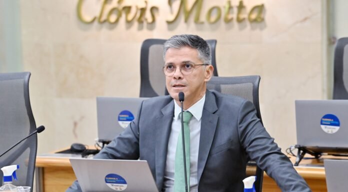 Coronel Azevedo solicita do Governo a aplicação da recomposição salarial