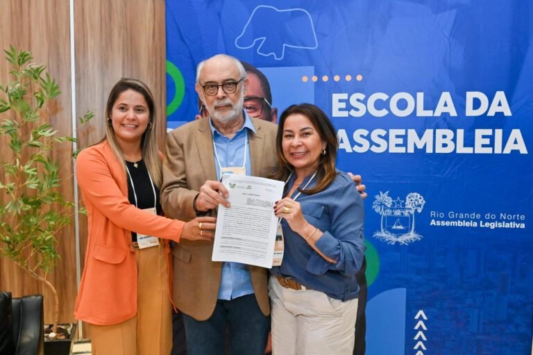 Termos de cooperação são formalizados no III Encontro das Escolas do Legislativo do RN Termos de cooperação são formalizados no III Encontro das Escolas do Legislativo do RN