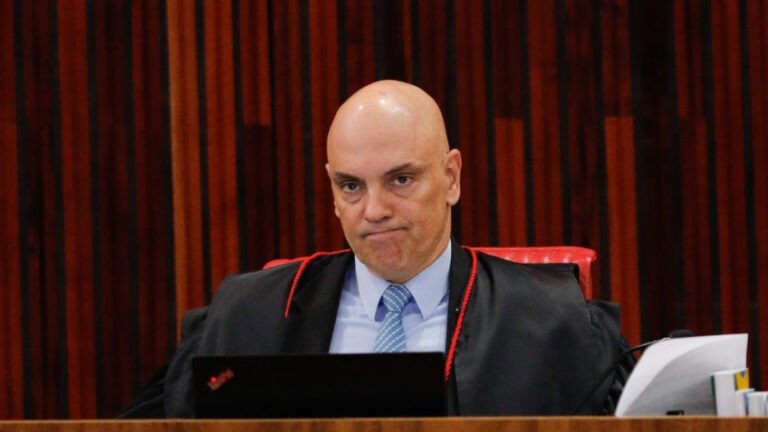 Alvo de críticas, Moraes reduz inquérito sobre vazamento de mensagens a investigação preliminar Alvo de críticas, Moraes reduz inquérito sobre vazamento de mensagens a investigação preliminar