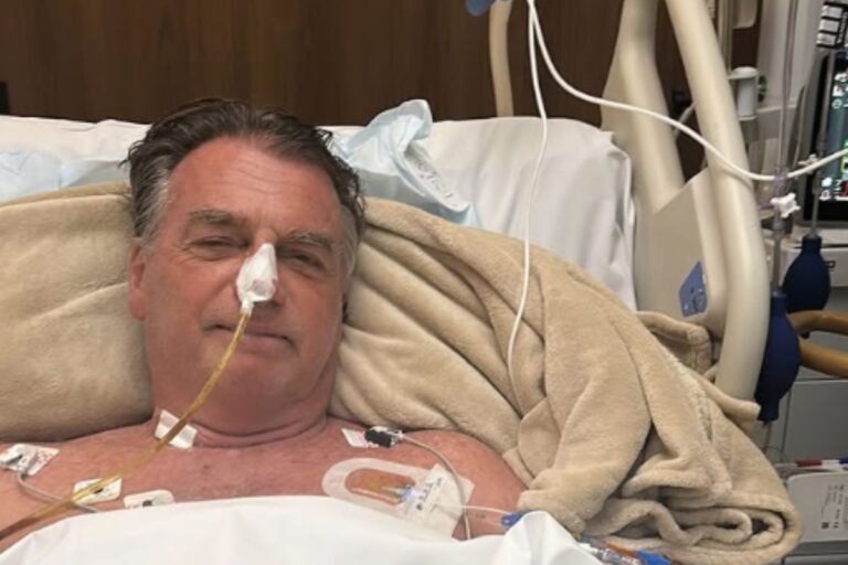 Bolsonaro segue internado com boa evolução clínica, diz boletim médico Bolsonaro segue internado com boa evolução clínica, diz boletim médico
