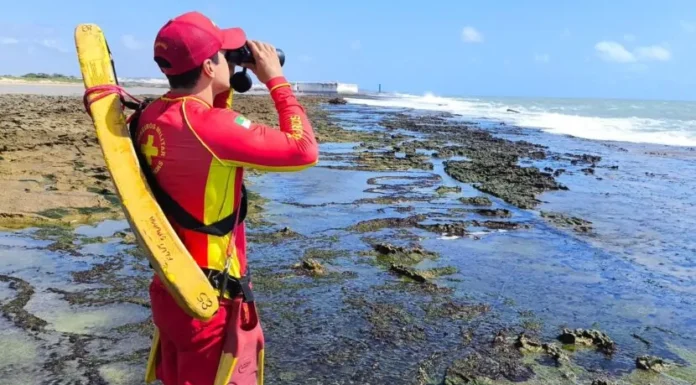Corpo de Bombeiros registra 12 resgates e uma morte por afogamento no feriado