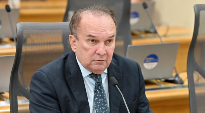 Deputado Nelter Queiroz analisa cenário político estadual e manifesta voto de pesar