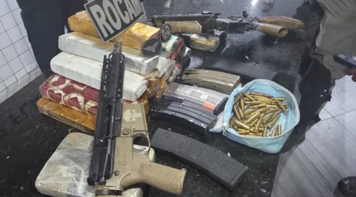 Polícia apreende fuzis, munições e drogas durante patrulhamento em Mãe Luíza