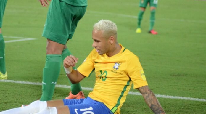 Neymar divide opiniões sobre momento e futuro no futebol