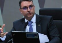 Flávio Bolsonaro propõe fim da reeleição e mira apoio político para 2026