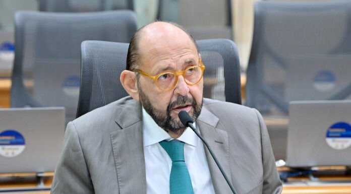 Gustavo Carvalho critica gestão da educação e cobra ações do governo