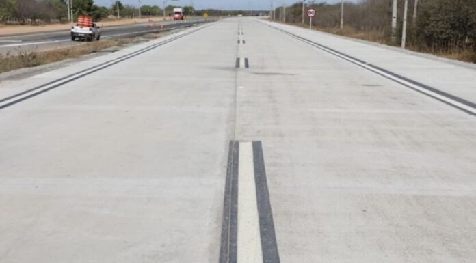 Fátima e ministro inauguram trecho de 12 km da duplicação da BR-304 no RN